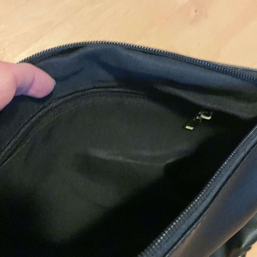 Very large black Kathy Ireland cosmetic case zipper compartments inside - Picture 4 of 4